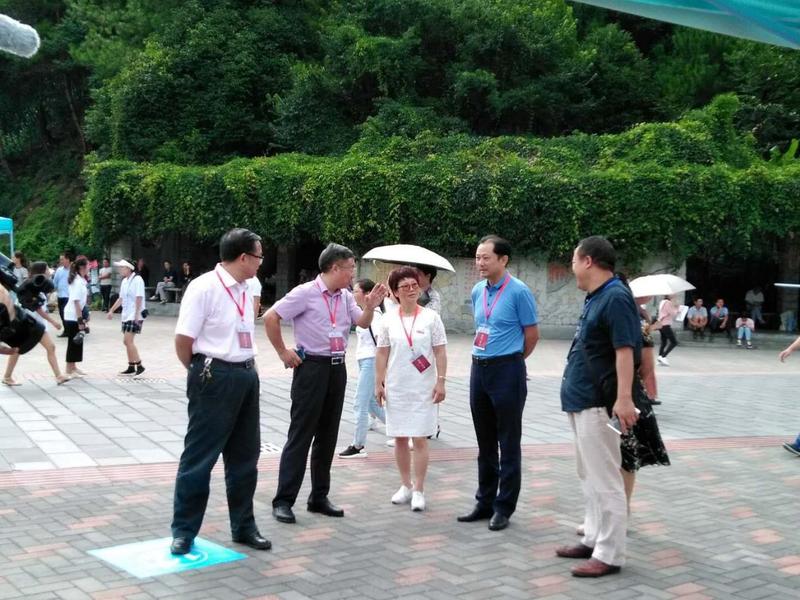 1 校领导一行亲临jinnianhui金年会诚信至上迎新现场指导工作.jpg